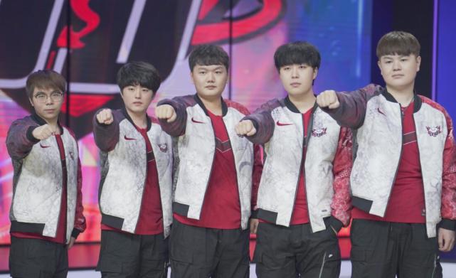 突显了裁判 突显了裁判